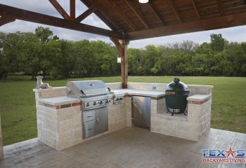 Cream Lueder Stone Outdoor Kitchen