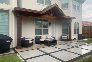 Salt Finish Pavers and Black Tejas Gravel in Irving, TX