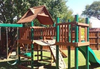 Solid Base Playset Staining in Dallas, TX