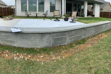 Charcoal Lueder Stone Seat Wall in Prosper, TX
