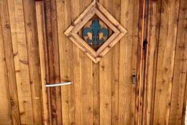 Cedar Gate with Fleur De Lis Insert in Dallas, TX