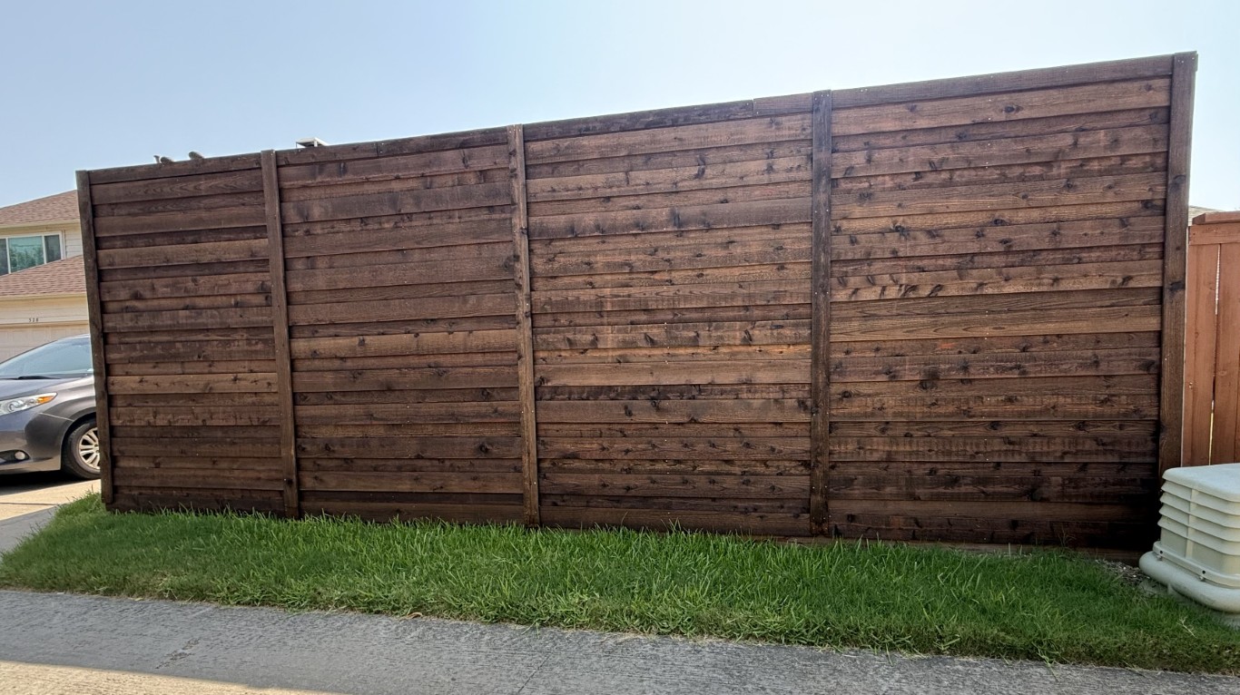 Pre-stained horizontal board-on-board cedar fence